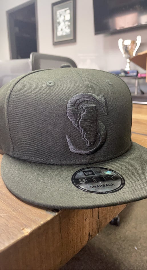 NEW ERA 950 SPARKS BLACKED OUT HAT